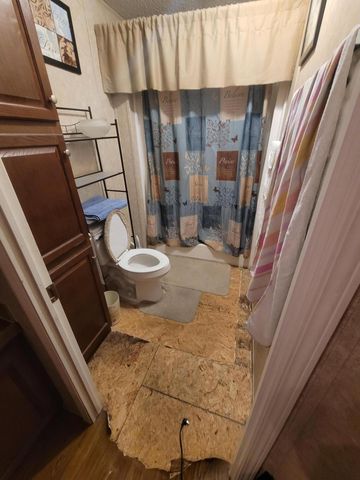 511 Howlin Road, Defuniak Springs, FL 32433