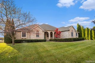 4382 Oak Tree Court, Fenton, MI 48430