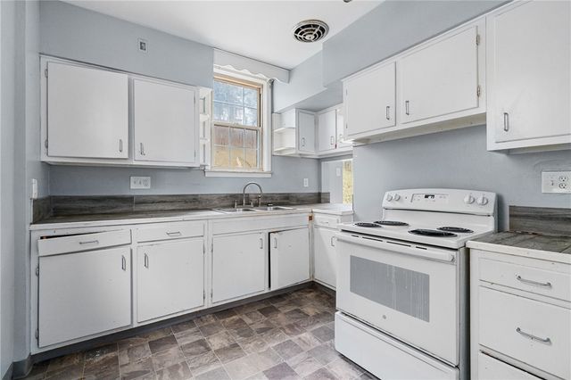 2218 Starkamp St, Brookline, PA 15226