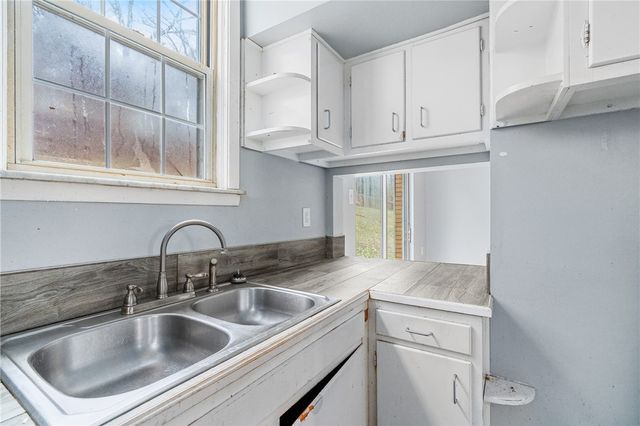 2218 Starkamp St, Brookline, PA 15226