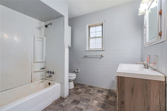 2218 Starkamp St, Brookline, PA 15226