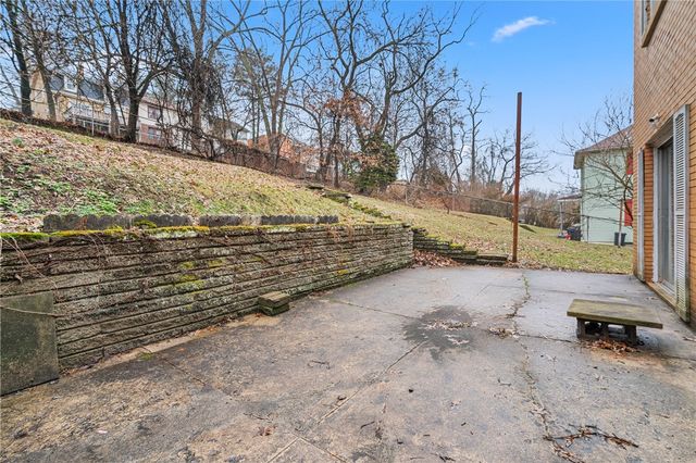 2218 Starkamp St, Brookline, PA 15226