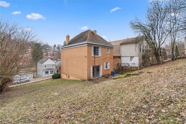 2218 Starkamp St, Brookline, PA 15226