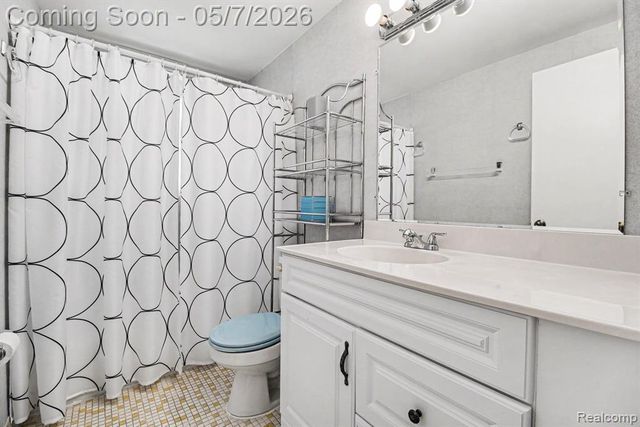 3120 N Summers Road, Keego Harbor, MI 48320