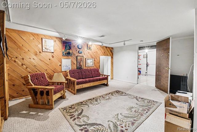 3120 N Summers Road, Keego Harbor, MI 48320