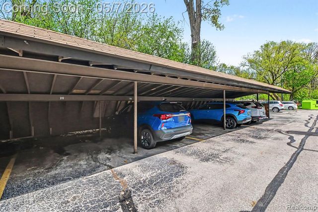 3120 N Summers Road, Keego Harbor, MI 48320