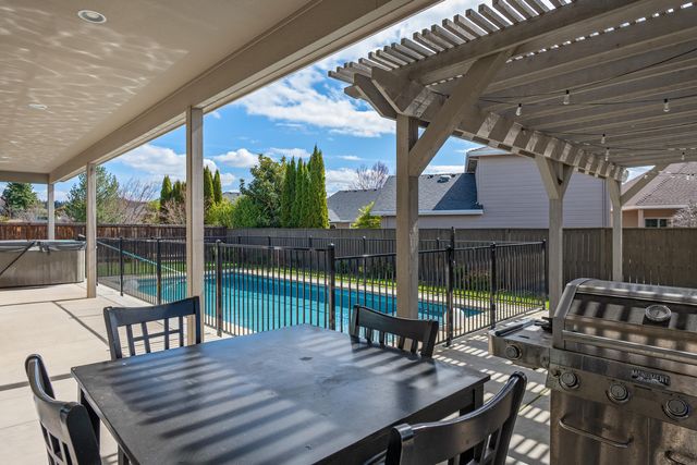 936 Arrowhead Trail, Eagle Point, OR 97524