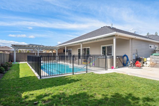 936 Arrowhead Trail, Eagle Point, OR 97524