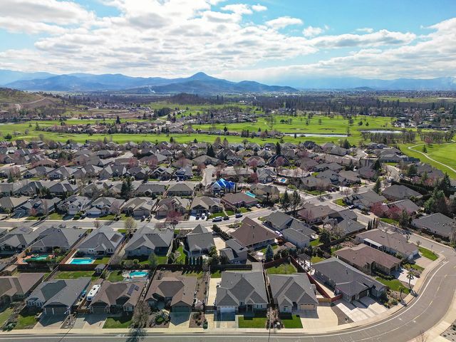 936 Arrowhead Trail, Eagle Point, OR 97524