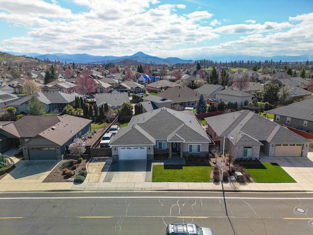 936 Arrowhead Trail, Eagle Point, OR 97524