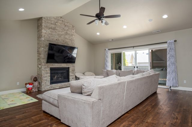 936 Arrowhead Trail, Eagle Point, OR 97524