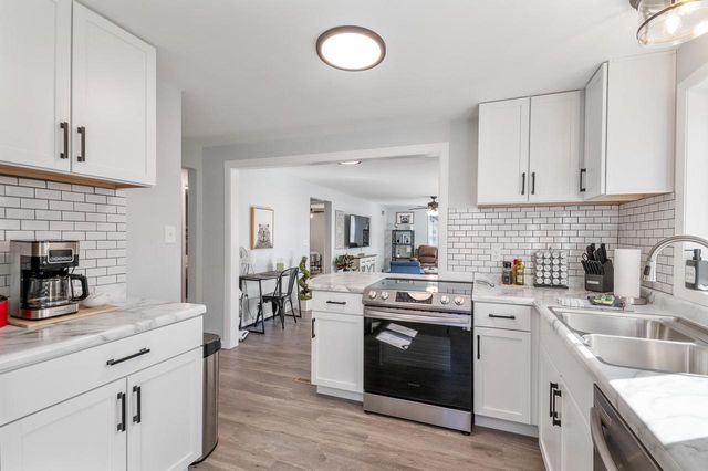 1201 REDWOOD DRIVE, Green Bay, WI 54304
