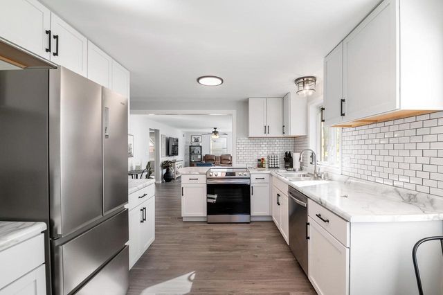 1201 REDWOOD DRIVE, Green Bay, WI 54304
