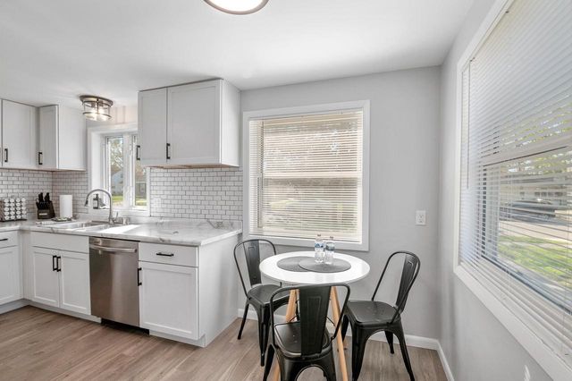 1201 REDWOOD DRIVE, Green Bay, WI 54304