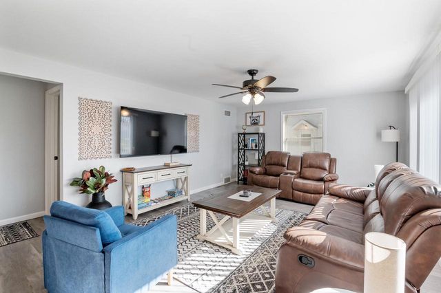 1201 REDWOOD DRIVE, Green Bay, WI 54304