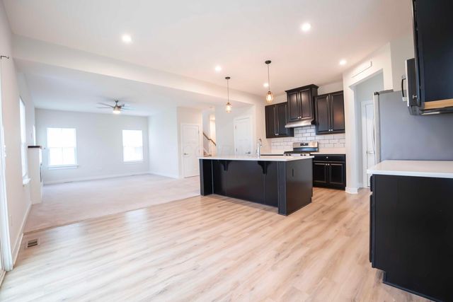 225 Messenger Way, Lewis Center, OH 43035