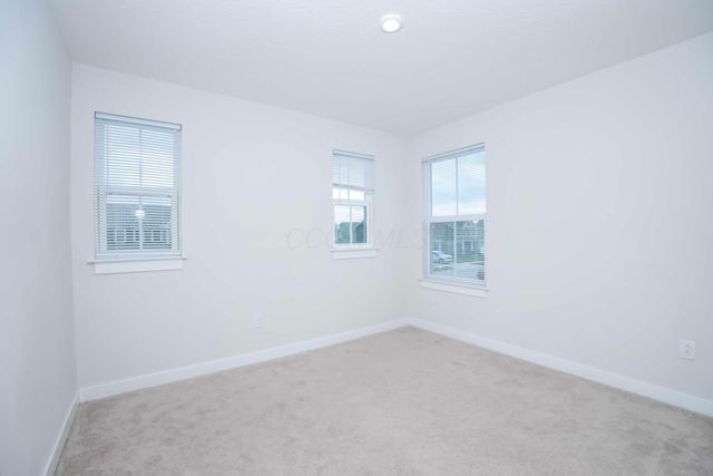 225 Messenger Way, Lewis Center, OH 43035