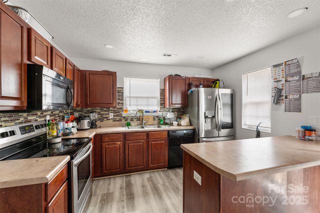 5305 Magnolia Tree Lane, Charlotte, NC 28215