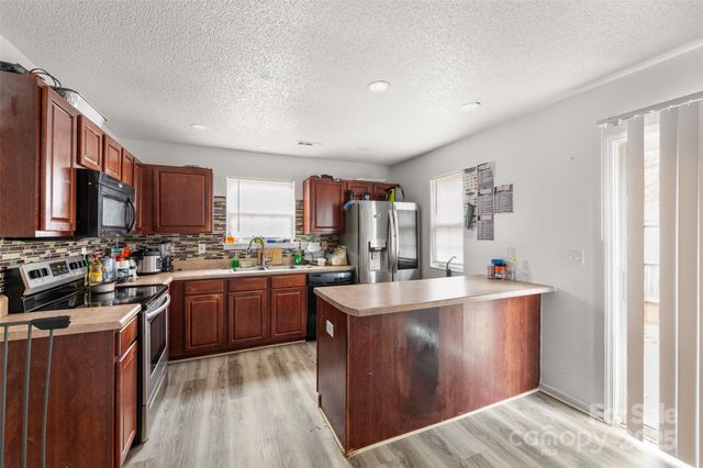 5305 Magnolia Tree Lane, Charlotte, NC 28215