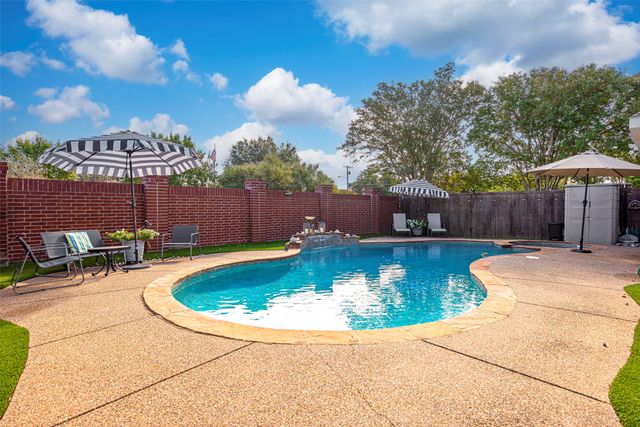 2202 Ashwood Court, Carrollton, TX 75006
