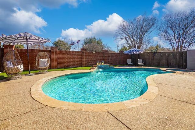 2202 Ashwood Court, Carrollton, TX 75006