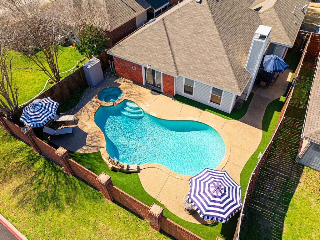 2202 Ashwood Court, Carrollton, TX 75006 — photo 2