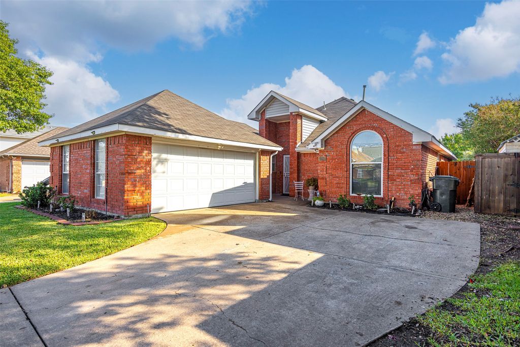 2202 Ashwood Court, Carrollton, TX 75006 — photo 3