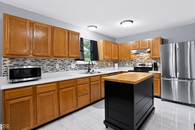 4846 Oakleigh Parkway, Greenwood, IN 46143