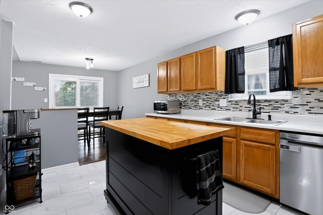 4846 Oakleigh Parkway, Greenwood, IN 46143