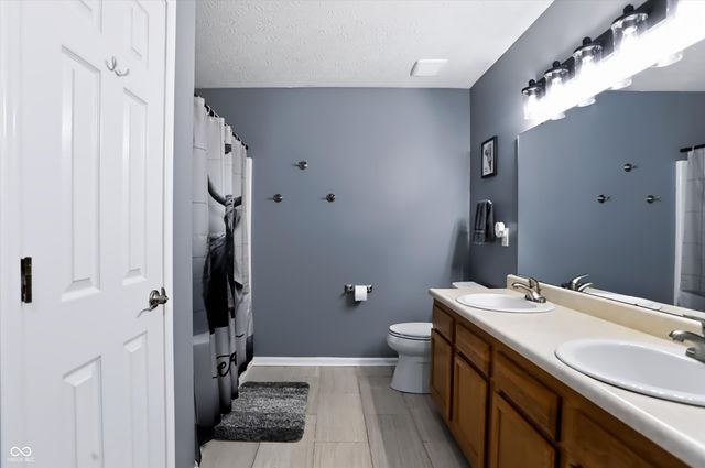 4846 Oakleigh Parkway, Greenwood, IN 46143