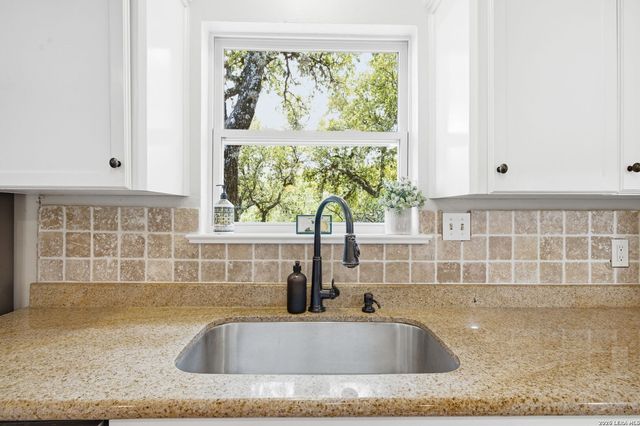 16611 YAUPON VLY, Helotes, TX 78023