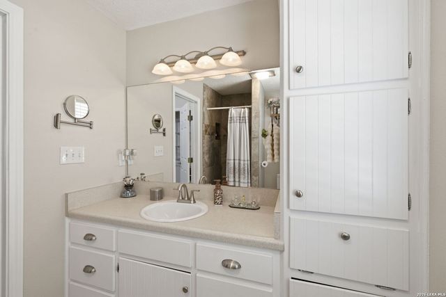 16611 YAUPON VLY, Helotes, TX 78023