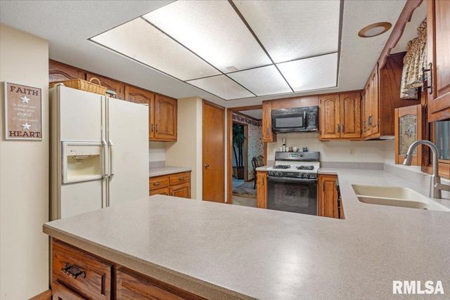 1521 Wood Mill Drive, Springfield, IL 62704