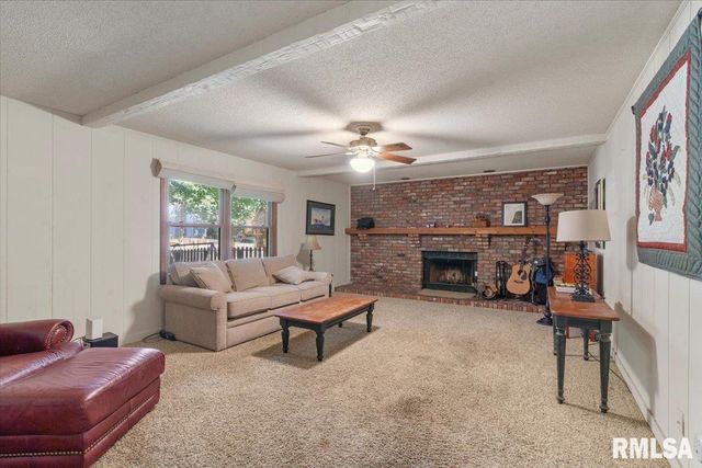 1521 Wood Mill Drive, Springfield, IL 62704