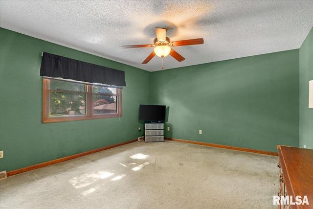 1521 Wood Mill Drive, Springfield, IL 62704