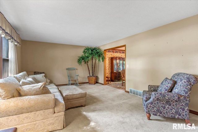 1521 Wood Mill Drive, Springfield, IL 62704