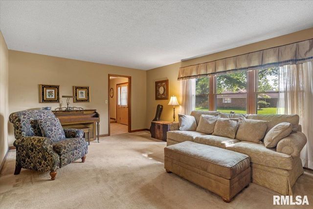 1521 Wood Mill Drive, Springfield, IL 62704