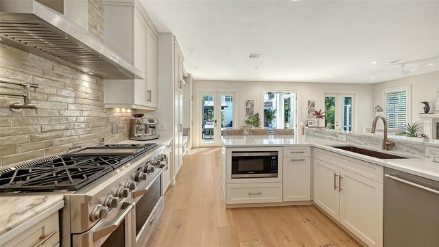 1690 ARLINGTON STREET, Sarasota, FL 34239