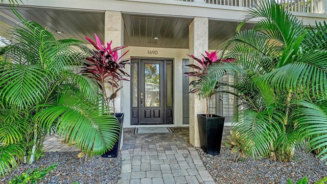 1690 ARLINGTON STREET, Sarasota, FL 34239