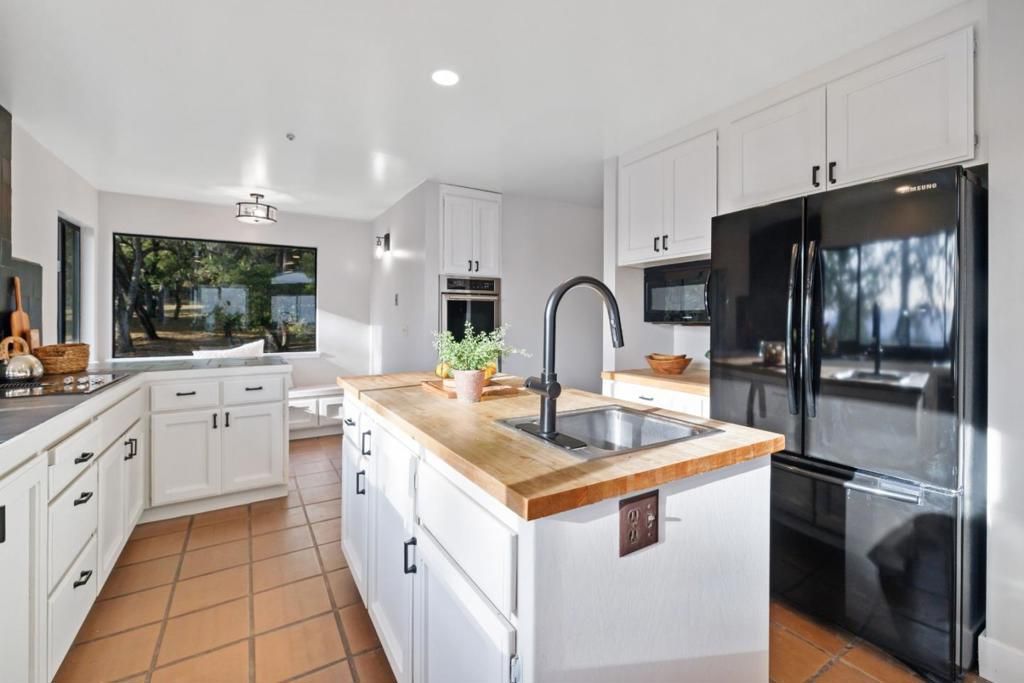 Image 3 of property listing at 1380 Weston Ridge Road, Scotts Valley, CA 95066