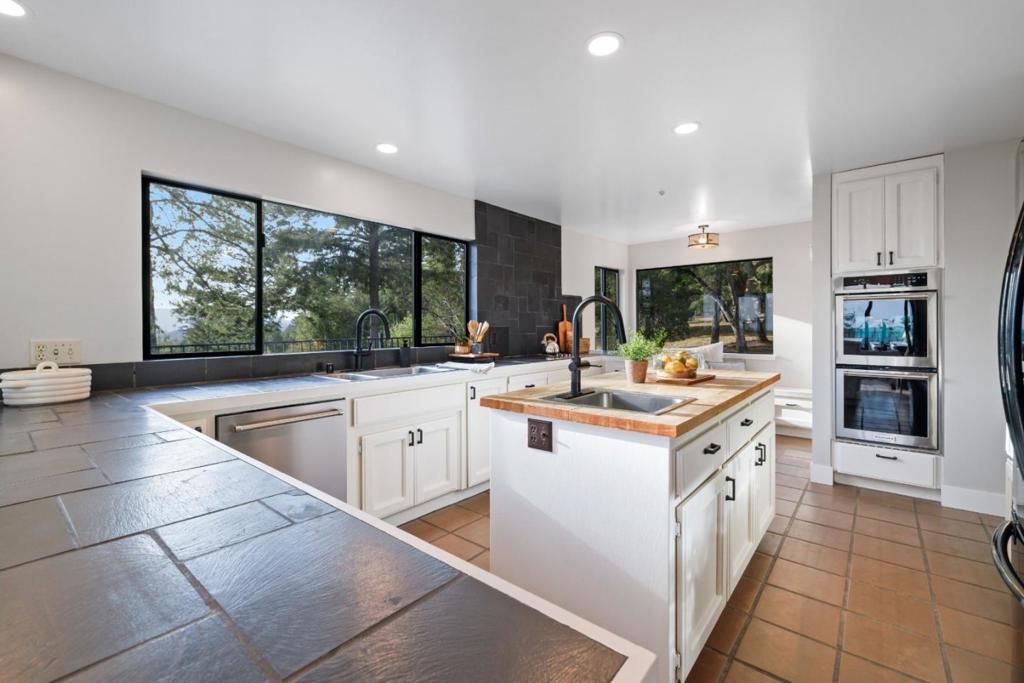 Image 4 of property listing at 1380 Weston Ridge Road, Scotts Valley, CA 95066