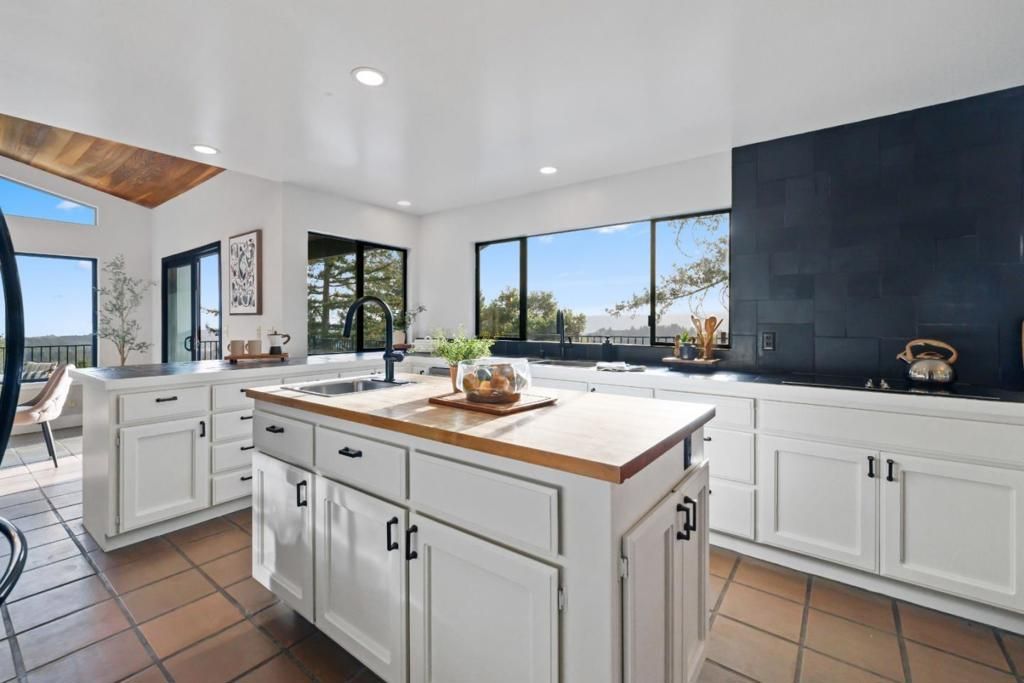 Image 5 of property listing at 1380 Weston Ridge Road, Scotts Valley, CA 95066