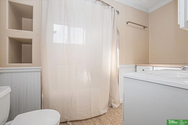 5855 William Street, Omaha, NE 68106