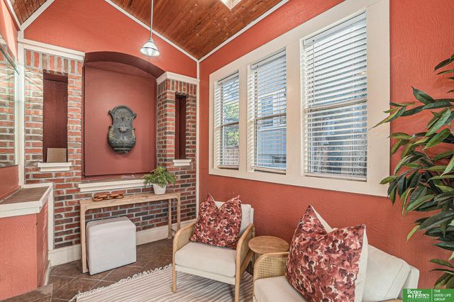 5855 William Street, Omaha, NE 68106