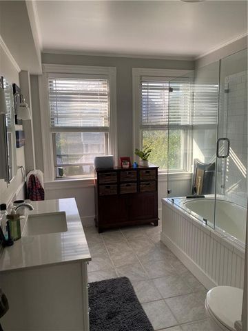 7 Pleasant Street 2, Newport, RI 02840