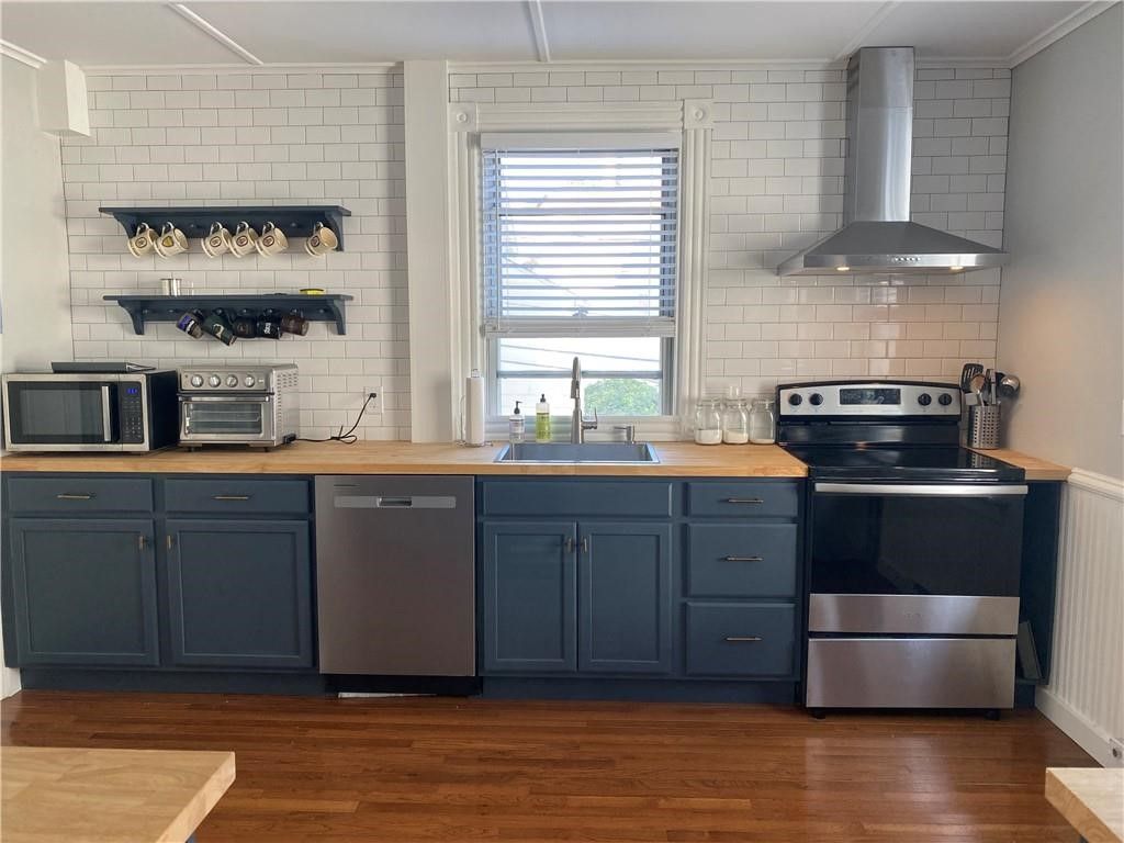 7 Pleasant Street 2, Newport, RI 02840