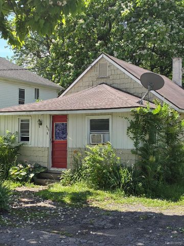 639 Heights Road, Orion Charter Township, MI 48362