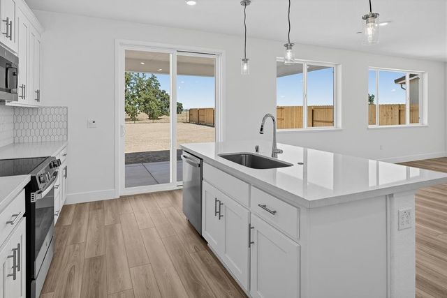 2048 Serendipity Dr, Roseville, CA 95747