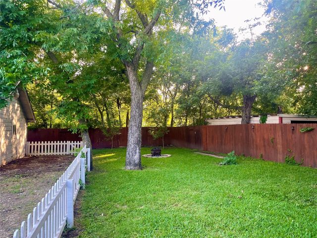 211 Huron Street, Cleburne, TX 76031