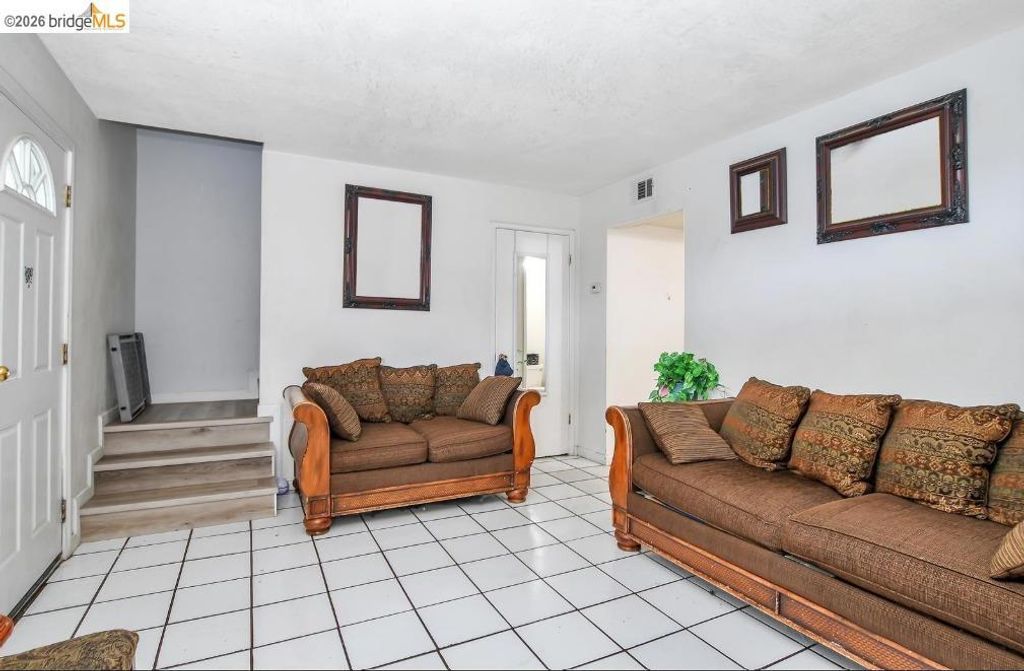 Image 3 of property listing at 141 E 15th ST, Pittsburg, CA 94565